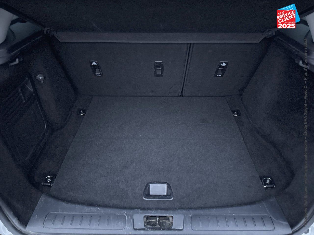 Véhicule d'occasion LAND-ROVER RANGE ROVER EVOQUE 2.0 TD4 150 SE 4X4 BVA MARK VI SIEGES CHAUF/CUIR GPS CAMERA ATTELAGE chez Volvo Epernay