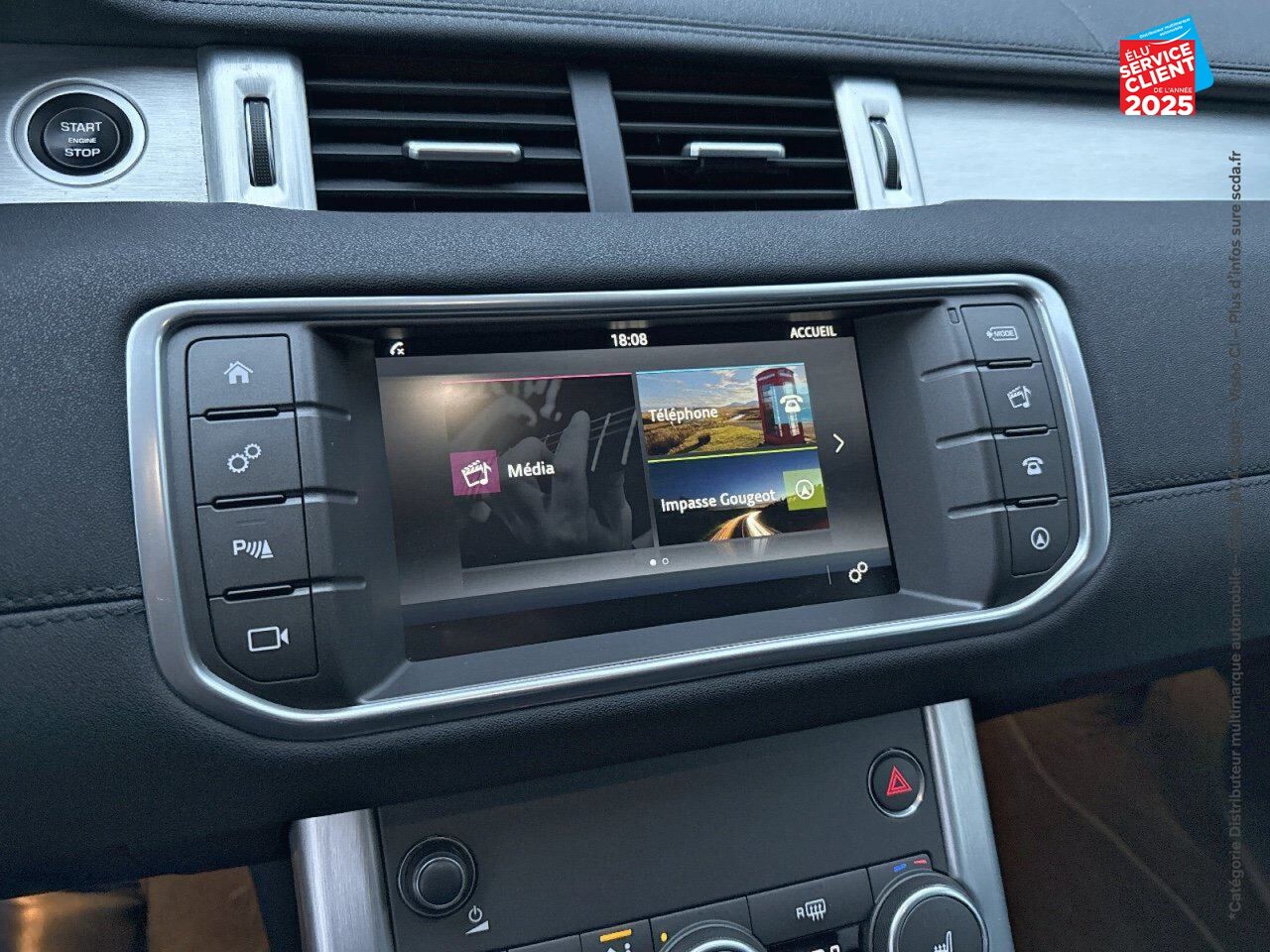 Véhicule d'occasion LAND-ROVER RANGE ROVER EVOQUE 2.0 TD4 150 SE 4X4 BVA MARK VI SIEGES CHAUF/CUIR GPS CAMERA ATTELAGE chez Volvo Epernay