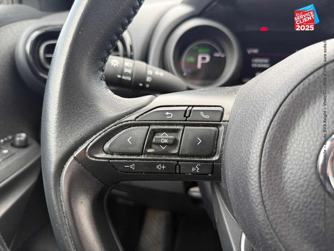 Véhicule d'occasion TOYOTA YARIS CROSS 116H DESIGN MY22 SIEGES CHAUF GPS CAMERA chez Toyota Verdun