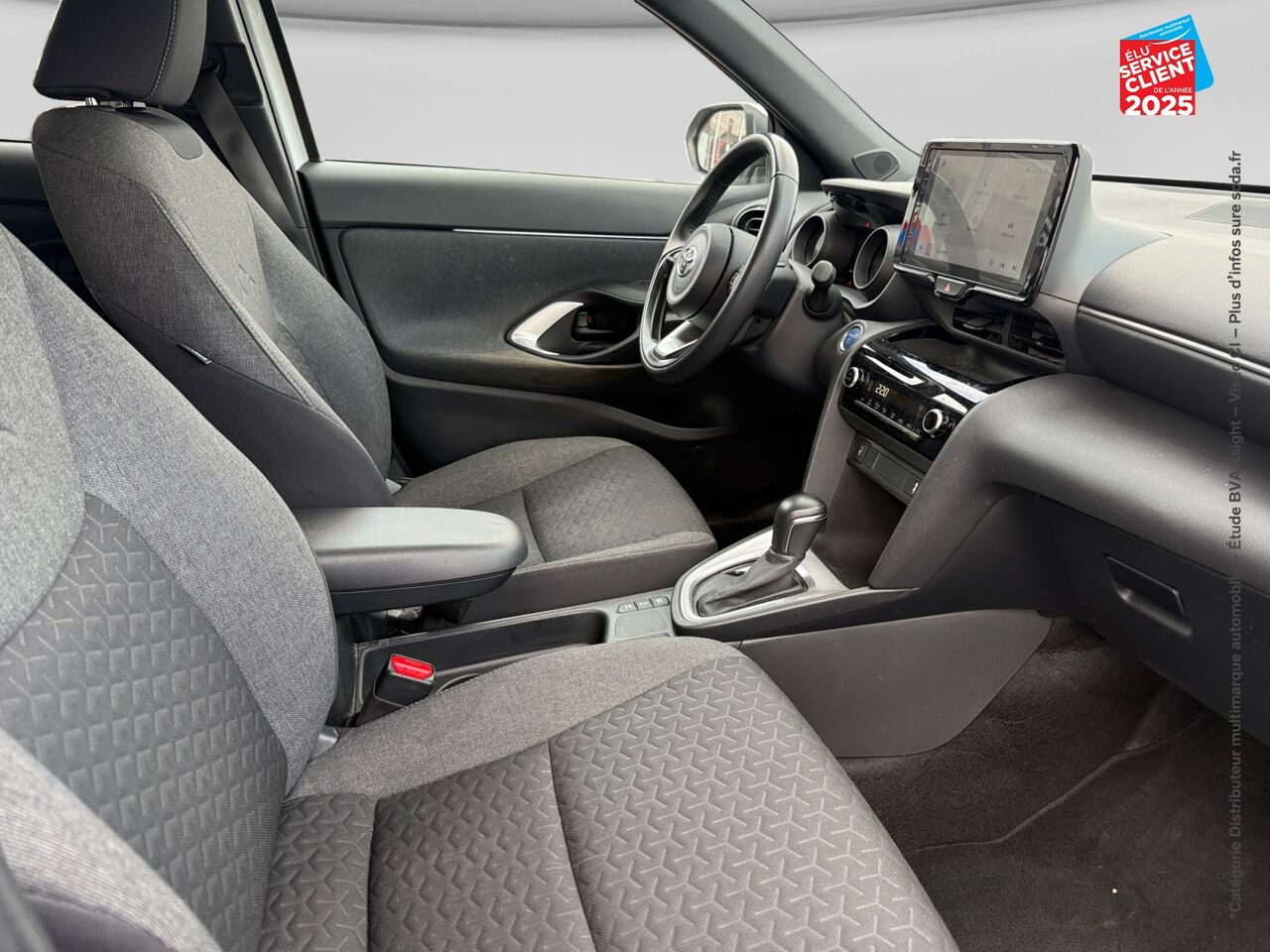 Véhicule d'occasion TOYOTA YARIS CROSS 116H DESIGN MY22 SIEGES CHAUF GPS CAMERA chez Toyota Verdun