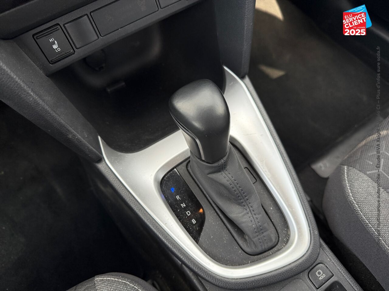Véhicule d'occasion TOYOTA YARIS CROSS 116H DESIGN MY22 SIEGES CHAUF GPS CAMERA chez Toyota Verdun