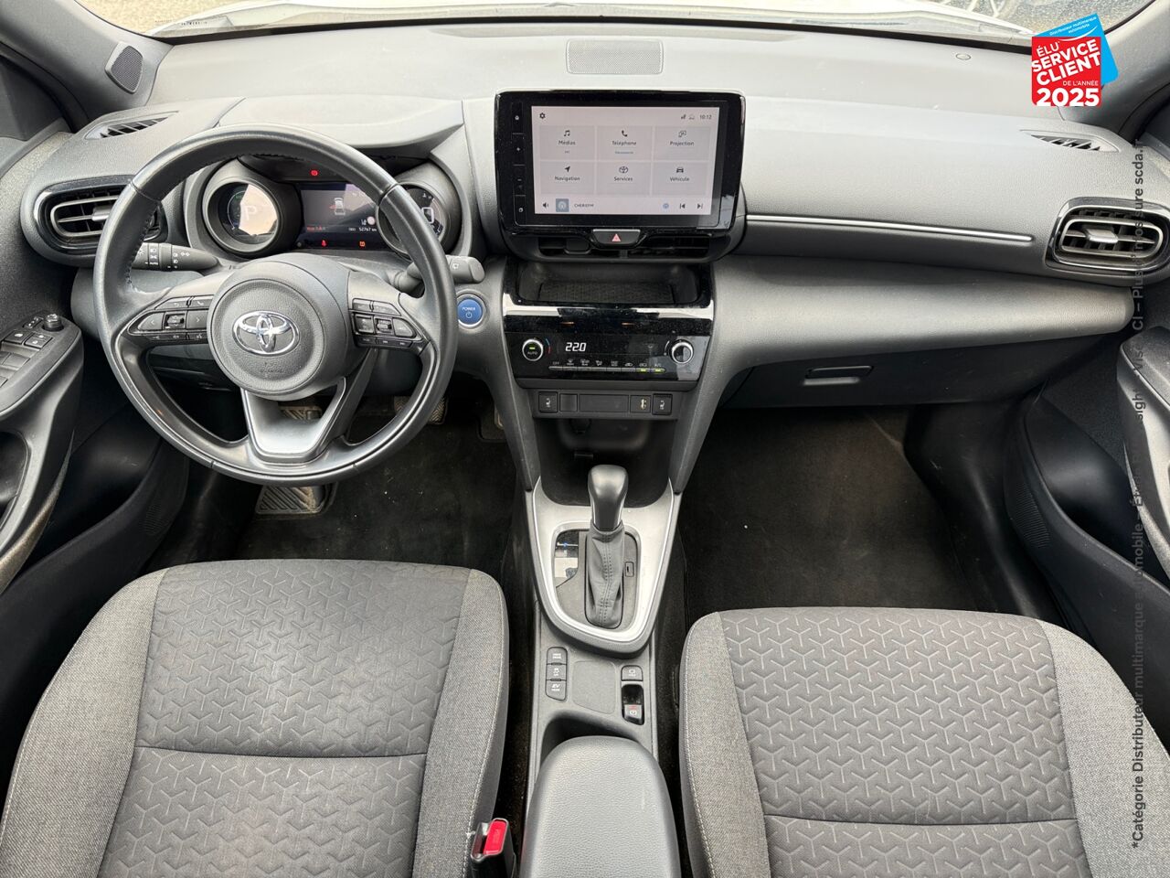 Véhicule d'occasion TOYOTA YARIS CROSS 116H DESIGN MY22 SIEGES CHAUF GPS CAMERA chez Toyota Verdun