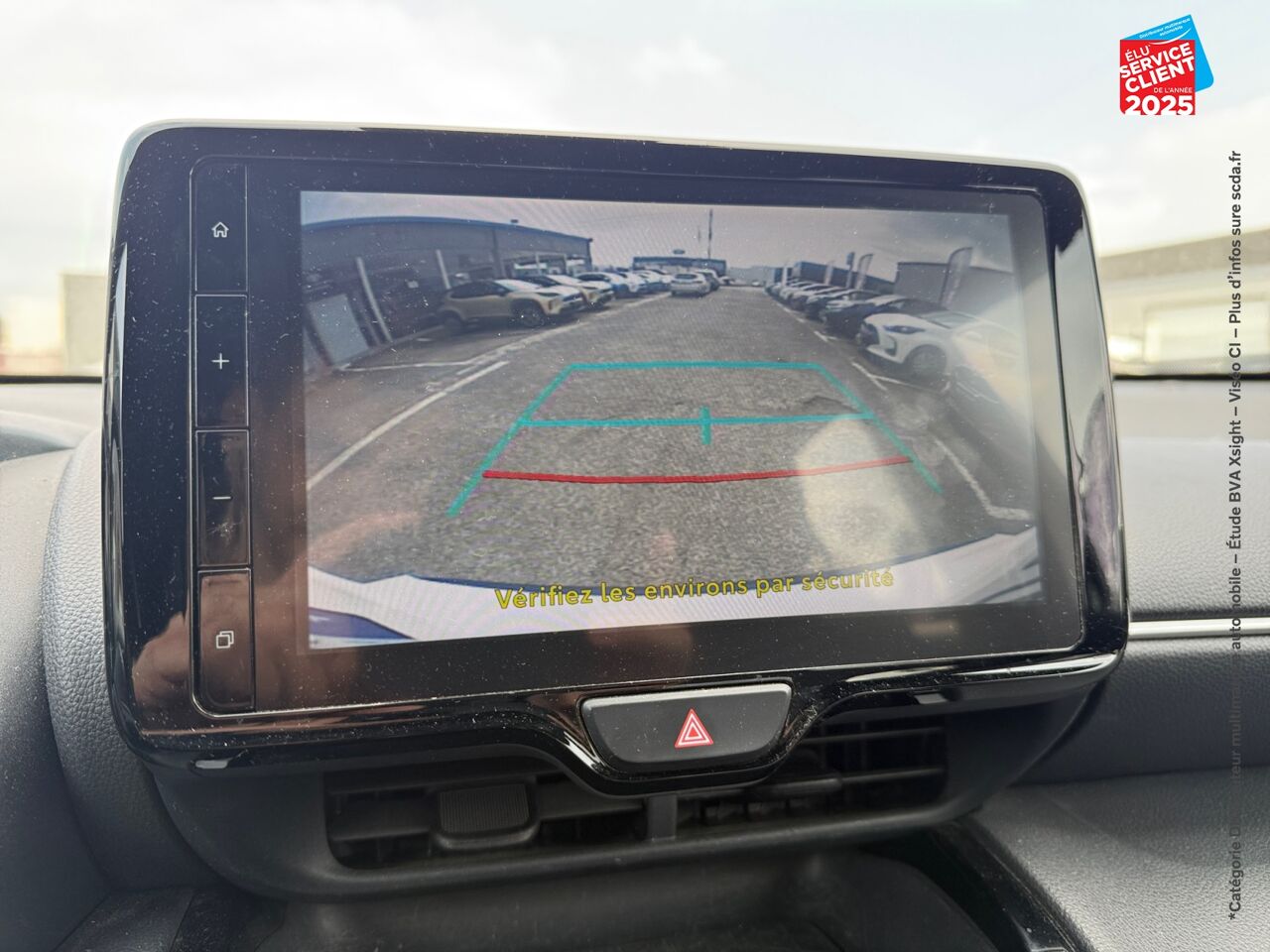 Véhicule d'occasion TOYOTA YARIS CROSS 116H DESIGN MY22 SIEGES CHAUF GPS CAMERA chez Toyota Verdun