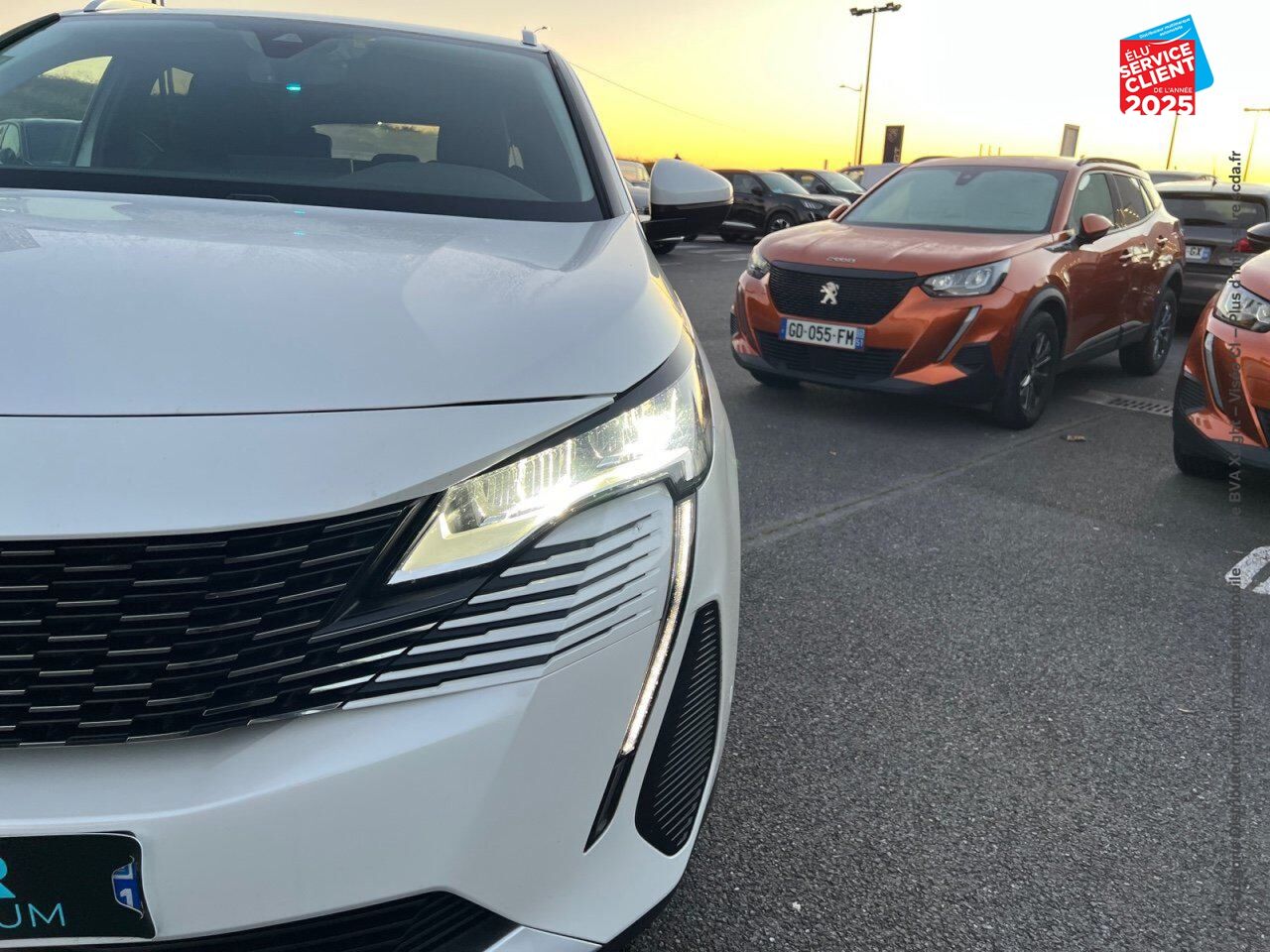 Véhicule d'occasion PEUGEOT 3008 HYBRID4 300CH ALLURE PACK E-EAT8 chez Renault Saint-Louis