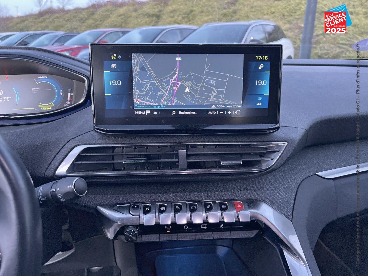Véhicule d'occasion PEUGEOT 3008 HYBRID4 300CH ALLURE PACK E-EAT8 chez Renault Saint-Louis