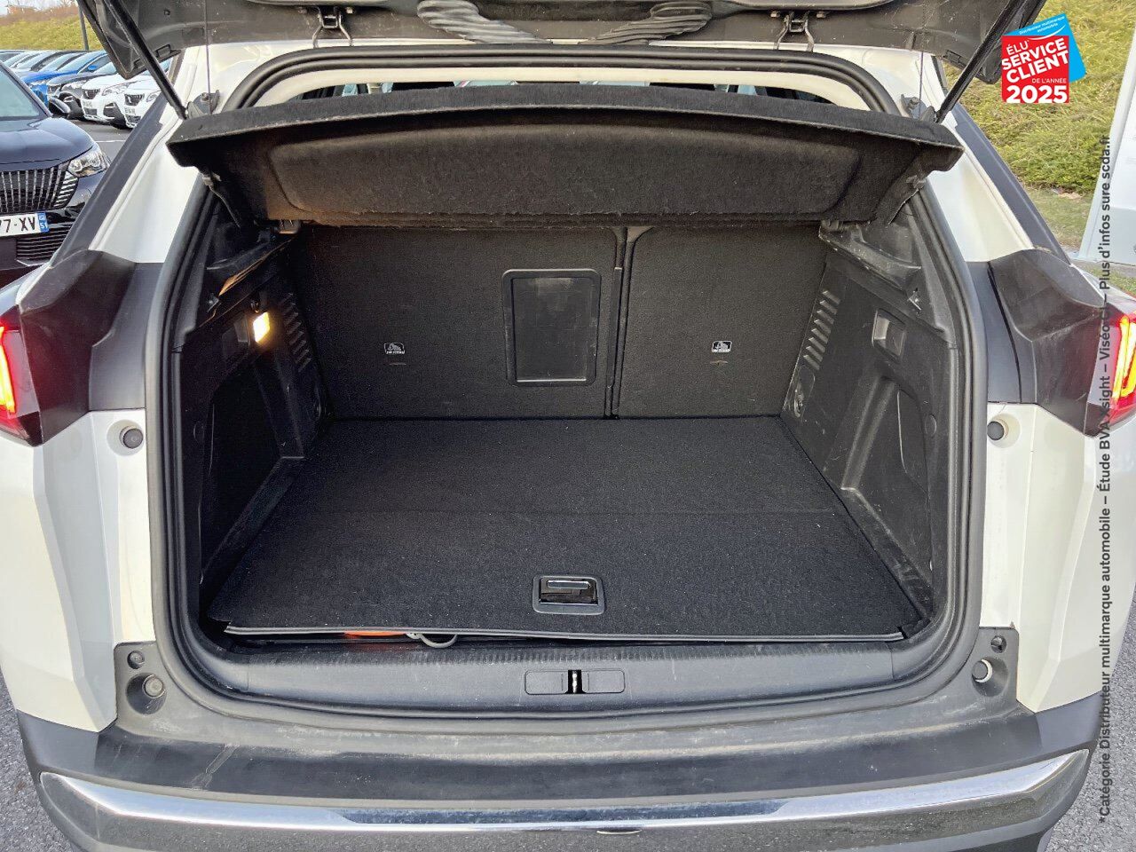 Véhicule d'occasion PEUGEOT 3008 HYBRID4 300CH ALLURE PACK E-EAT8 chez Renault Saint-Louis