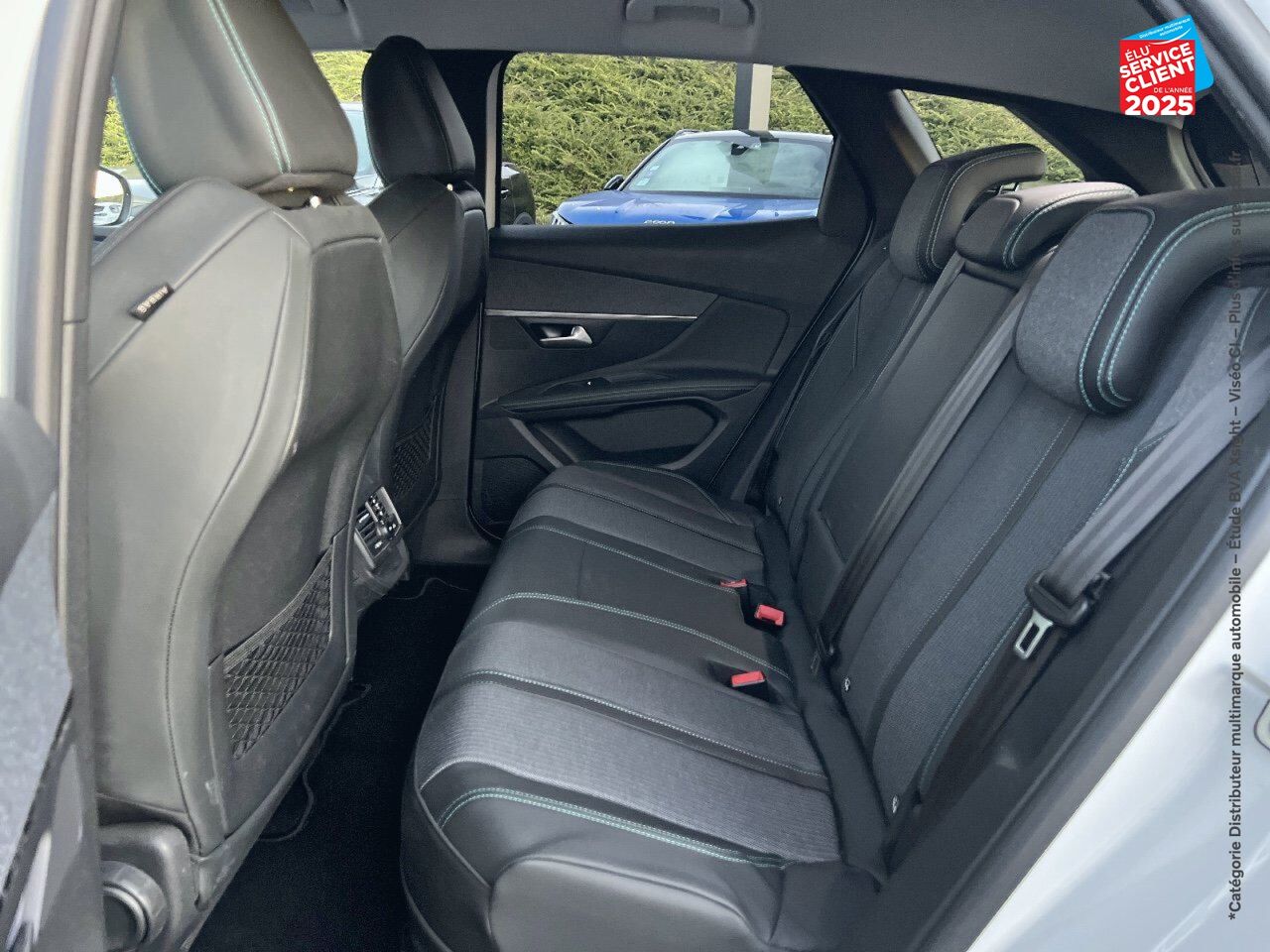 Véhicule d'occasion PEUGEOT 3008 HYBRID4 300CH ALLURE PACK E-EAT8 chez Renault Saint-Louis