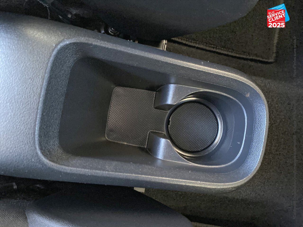 Véhicule d'occasion CITROEN C3 PURETECH 82CH GRAPHIC SS E6.D-TEMP chez Opel Verdun