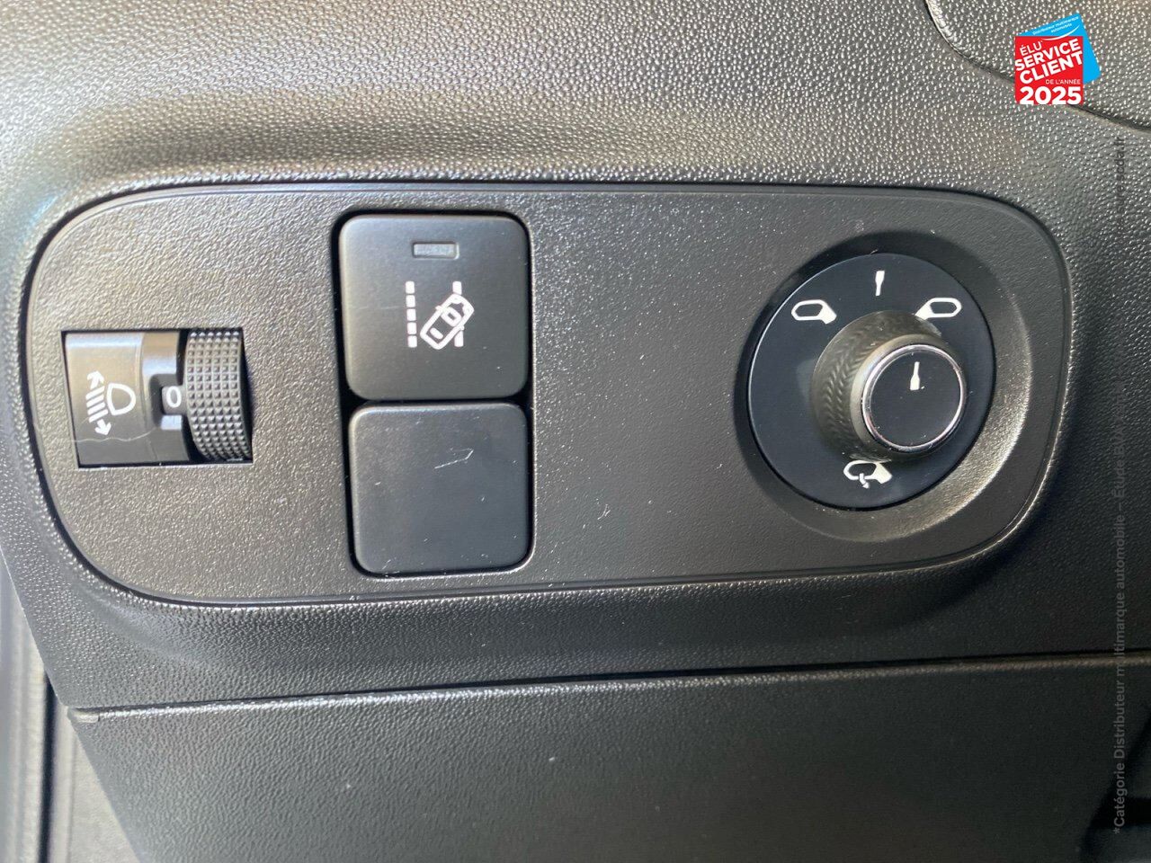 Véhicule d'occasion CITROEN C3 PURETECH 82CH GRAPHIC SS E6.D-TEMP chez Opel Verdun