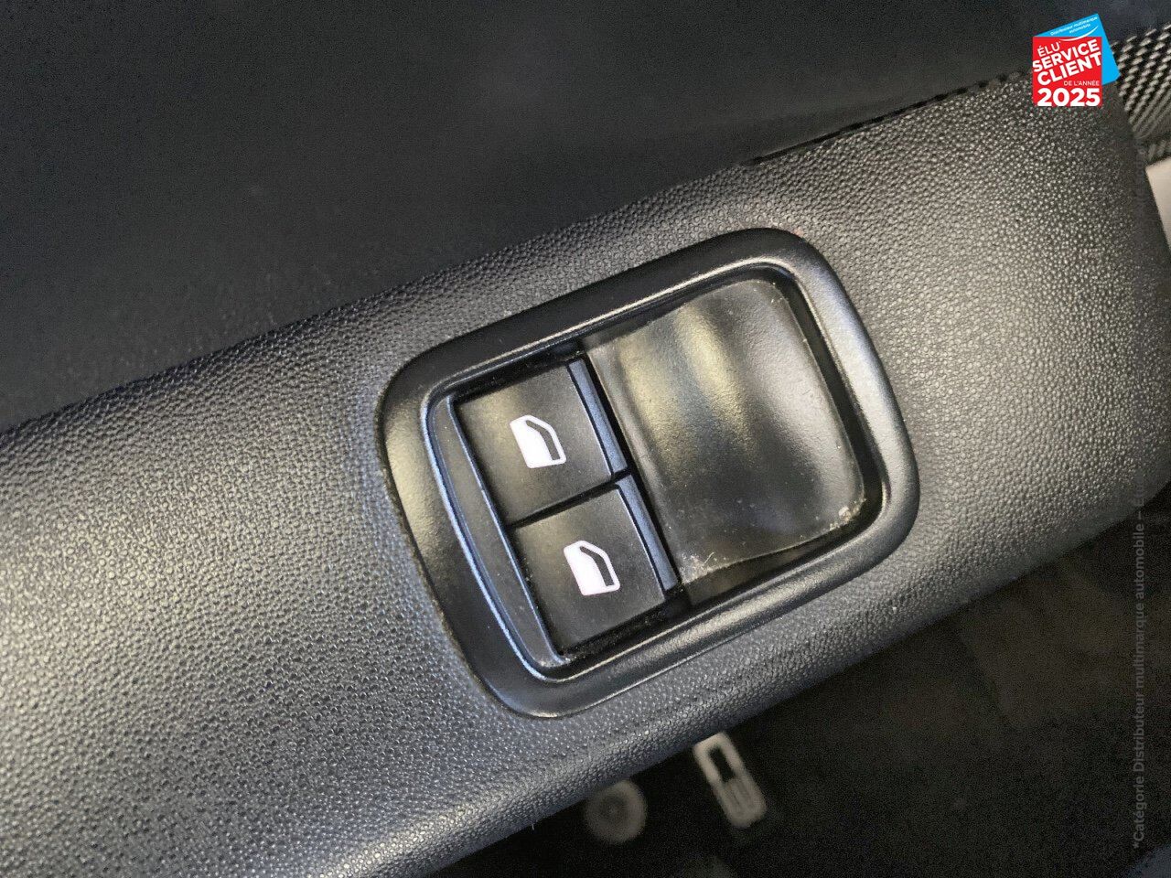 Véhicule d'occasion CITROEN C3 PURETECH 82CH GRAPHIC SS E6.D-TEMP chez Opel Verdun