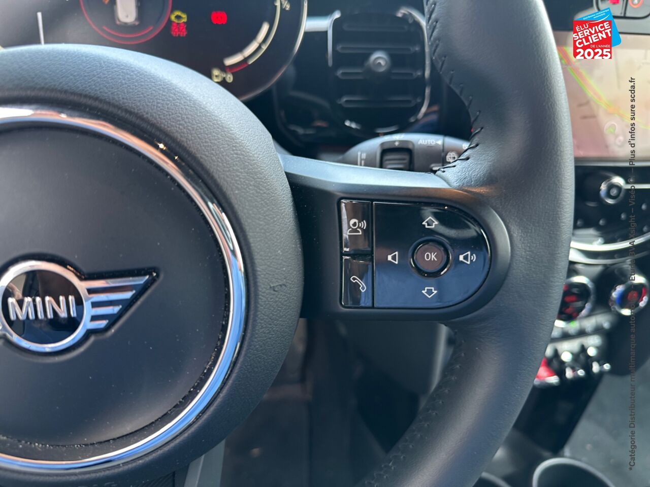 Véhicule d'occasion MINI MINI COOPER 136CH EDITION CAMDEN BVA7 SIEGES CHAUF/CUIR GPS chez Opel Saint-Dizier