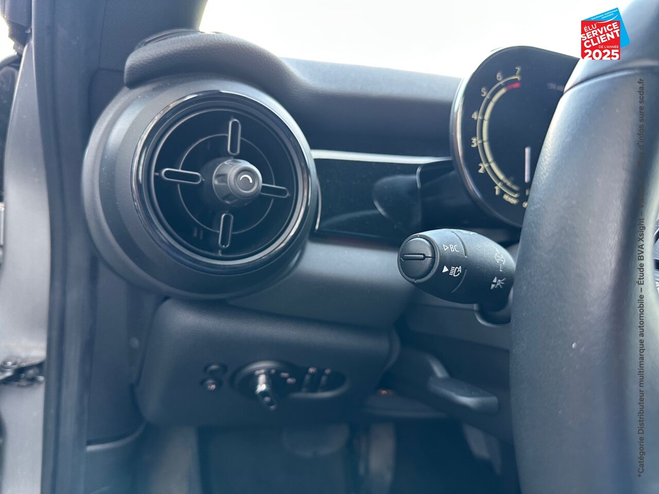 Véhicule d'occasion MINI MINI COOPER 136CH EDITION CAMDEN BVA7 SIEGES CHAUF/CUIR GPS chez Opel Saint-Dizier
