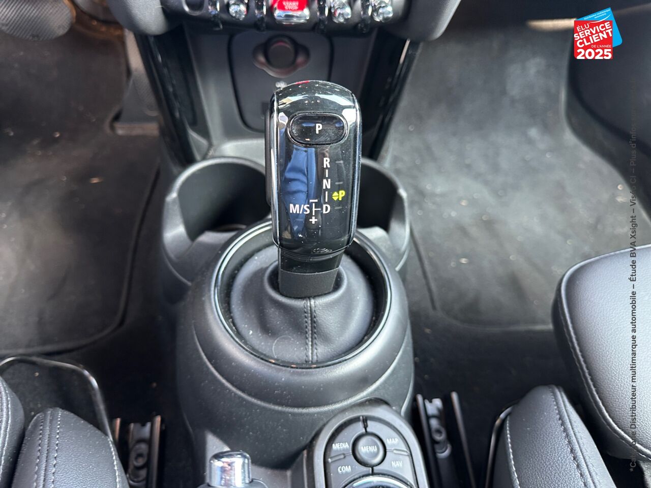 Véhicule d'occasion MINI MINI COOPER 136CH EDITION CAMDEN BVA7 SIEGES CHAUF/CUIR GPS chez Opel Saint-Dizier