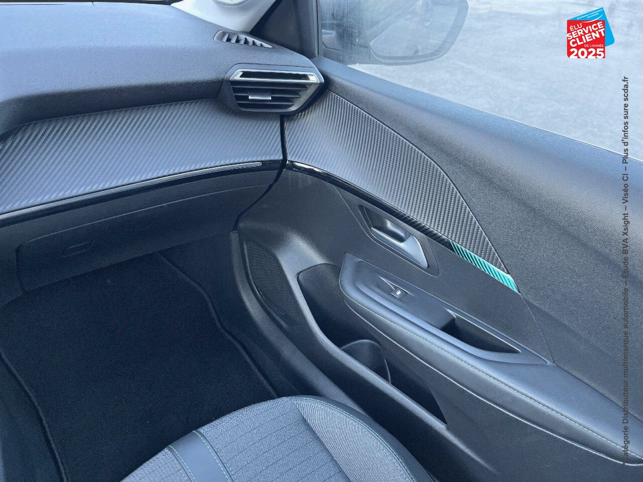 Véhicule d'occasion PEUGEOT 208 1.2 PURETECH 100CH SS ALLURE PACK chez Peugeot Sedan