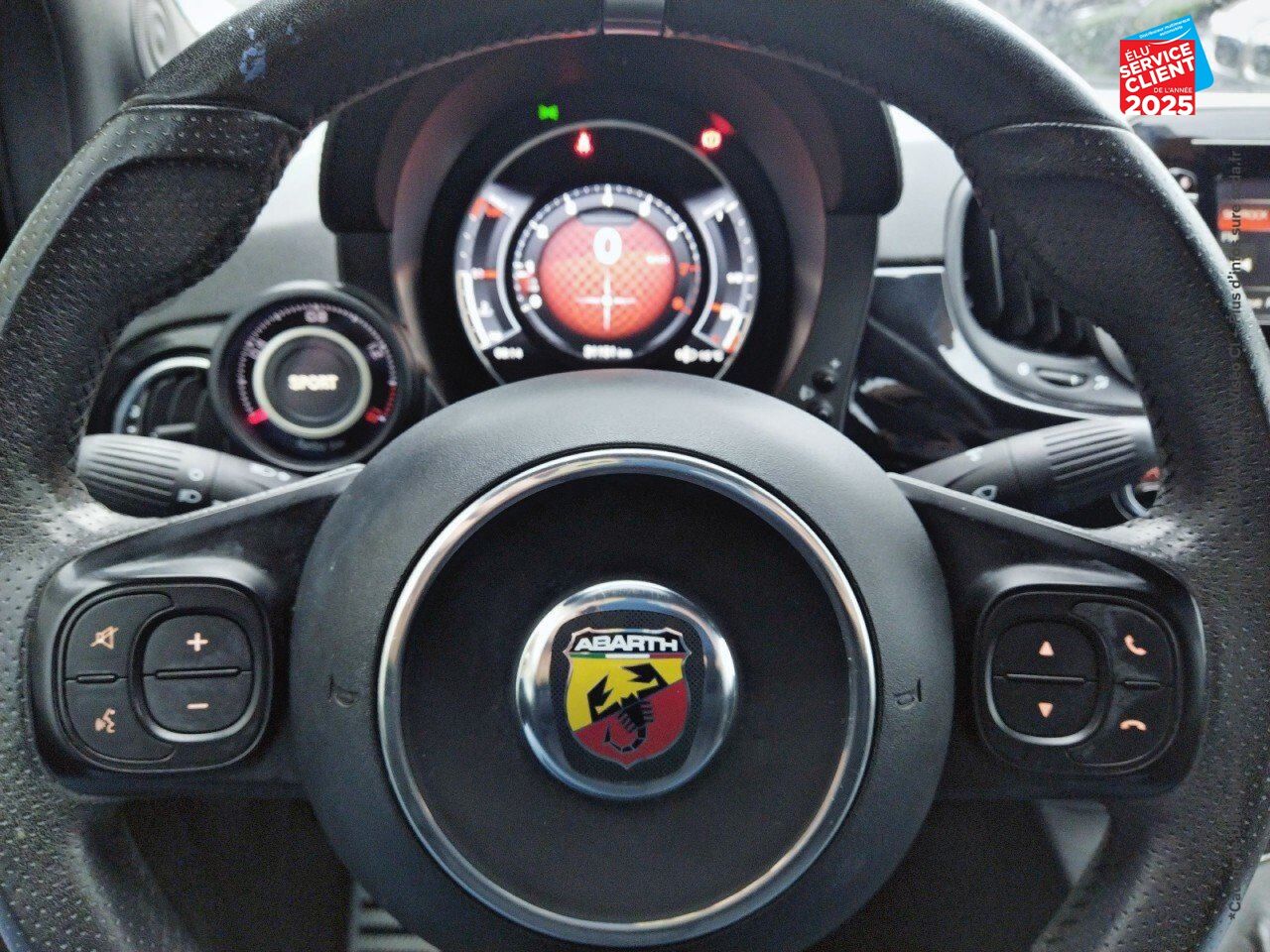 Véhicule d'occasion ABARTH 500C 1.4 TURBO T-JET 145CH 595 MY17 chez BMW Pontarlier