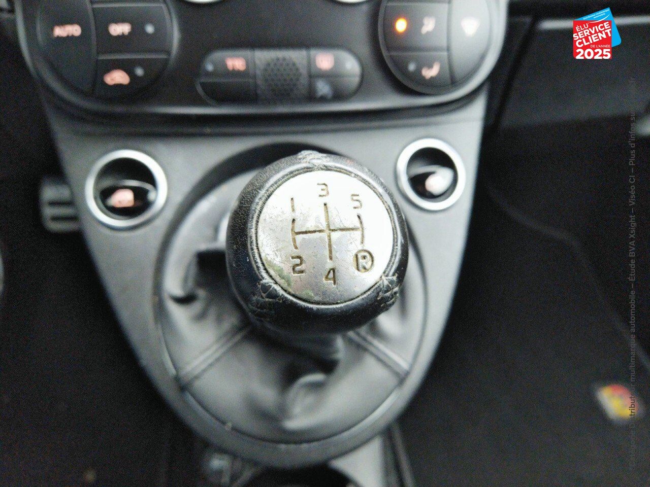 Véhicule d'occasion ABARTH 500C 1.4 TURBO T-JET 145CH 595 MY17 chez BMW Pontarlier