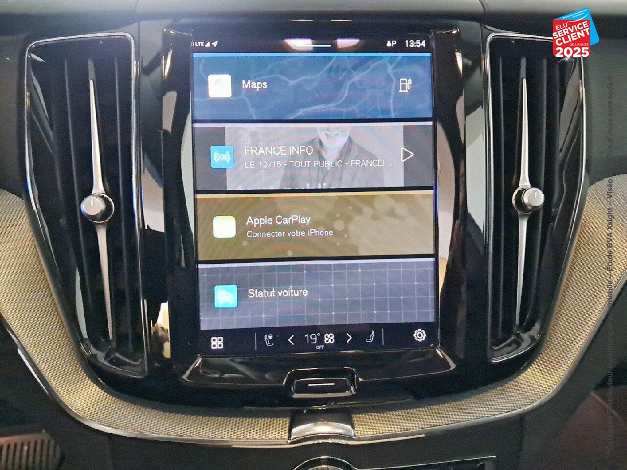 Véhicule d'occasion VOLVO XC60 T6 AWD 253 + 145CH PLUS STYLE DARK GEARTRONIC chez Volvo Epernay