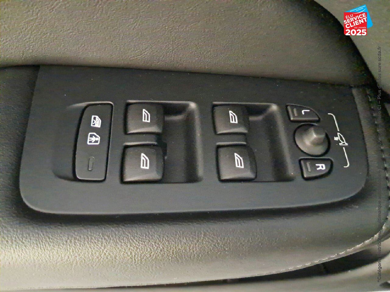 Véhicule d'occasion VOLVO XC60 T6 AWD 253 + 145CH PLUS STYLE DARK GEARTRONIC chez Volvo Epernay