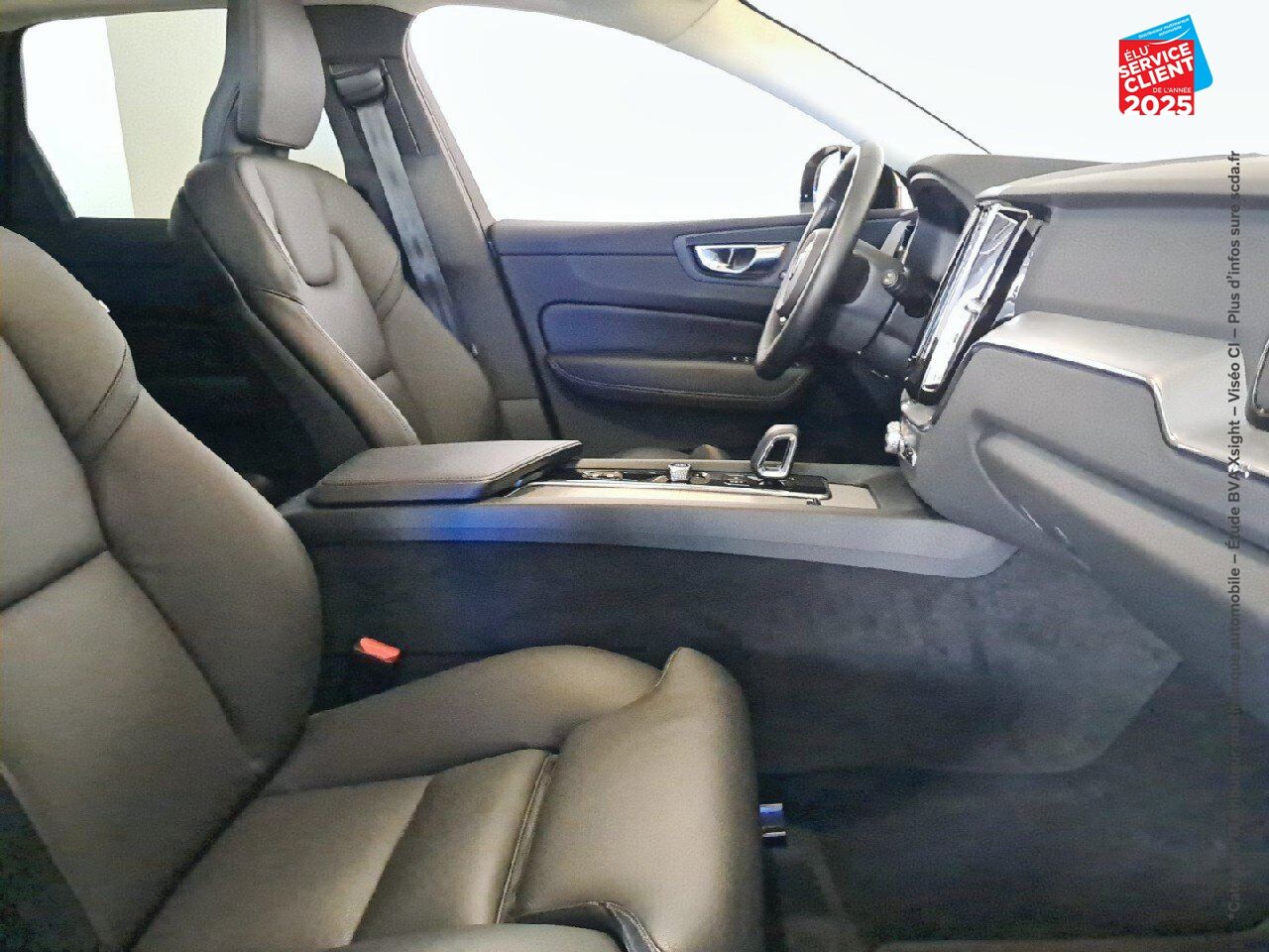 Véhicule d'occasion VOLVO XC60 T6 AWD 253 + 145CH PLUS STYLE DARK GEARTRONIC chez Volvo Epernay