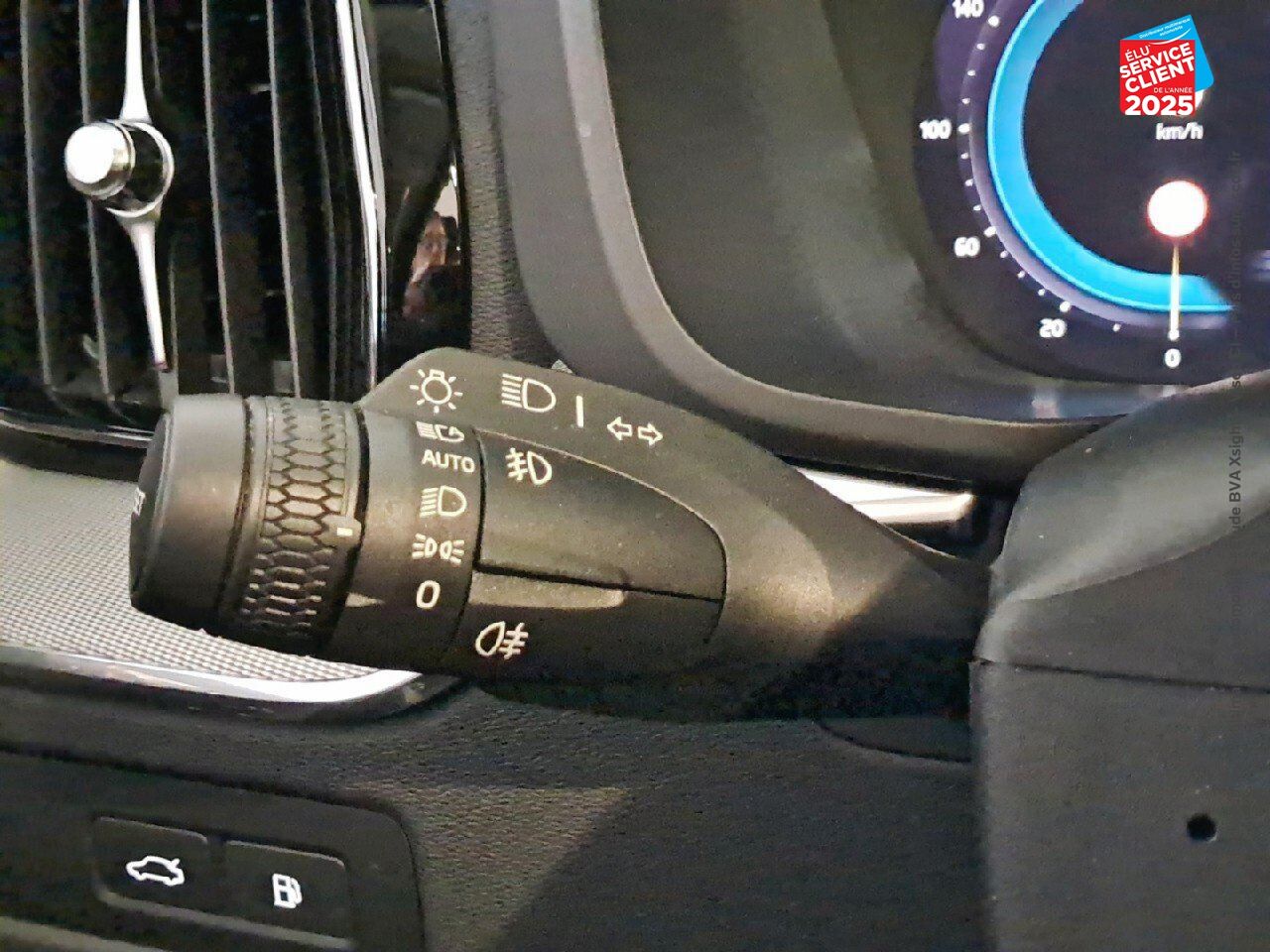 Véhicule d'occasion VOLVO XC60 T6 AWD 253 + 145CH PLUS STYLE DARK GEARTRONIC chez Volvo Epernay