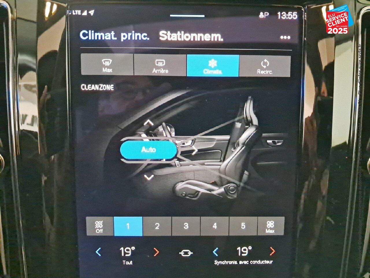 Véhicule d'occasion VOLVO XC60 T6 AWD 253 + 145CH PLUS STYLE DARK GEARTRONIC chez Volvo Epernay