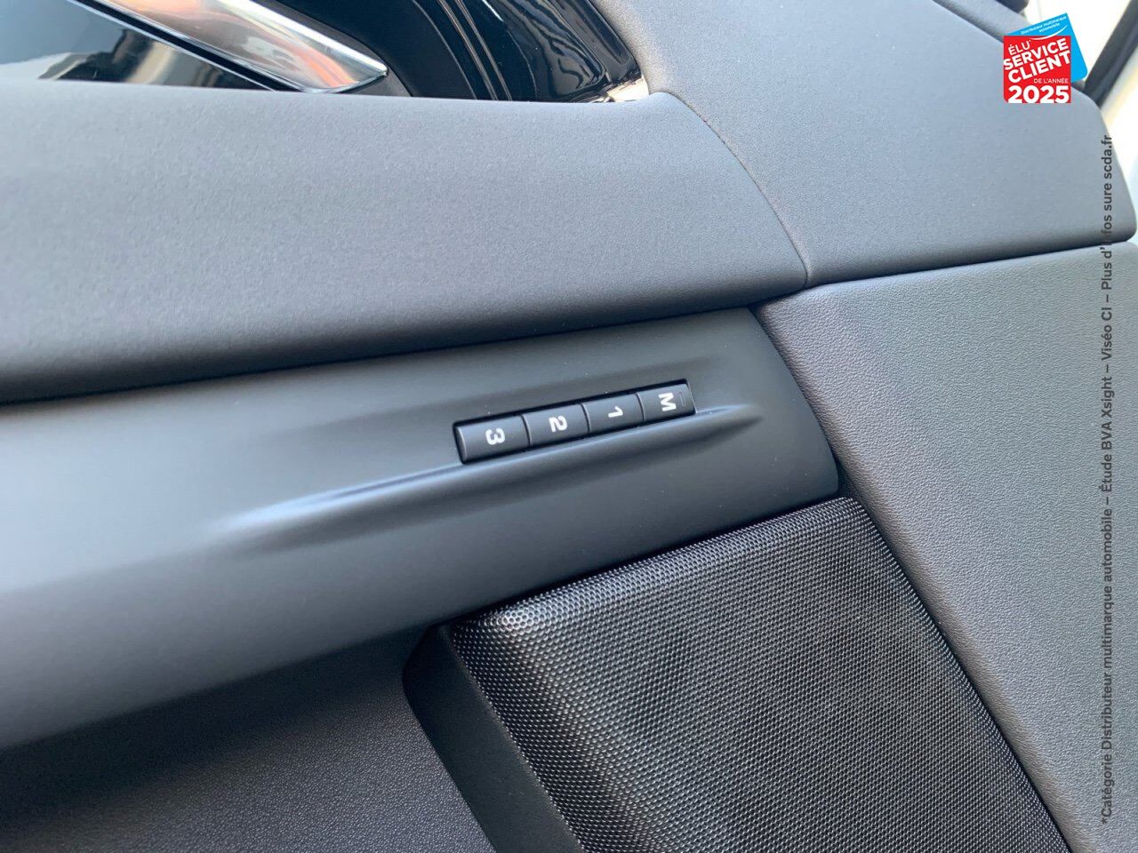 Véhicule d'occasion LAND-ROVER RANGE ROVER EVOQUE 1.5 P270E PHEV 269CH DYNAMIC SE chez Toyota Thionville