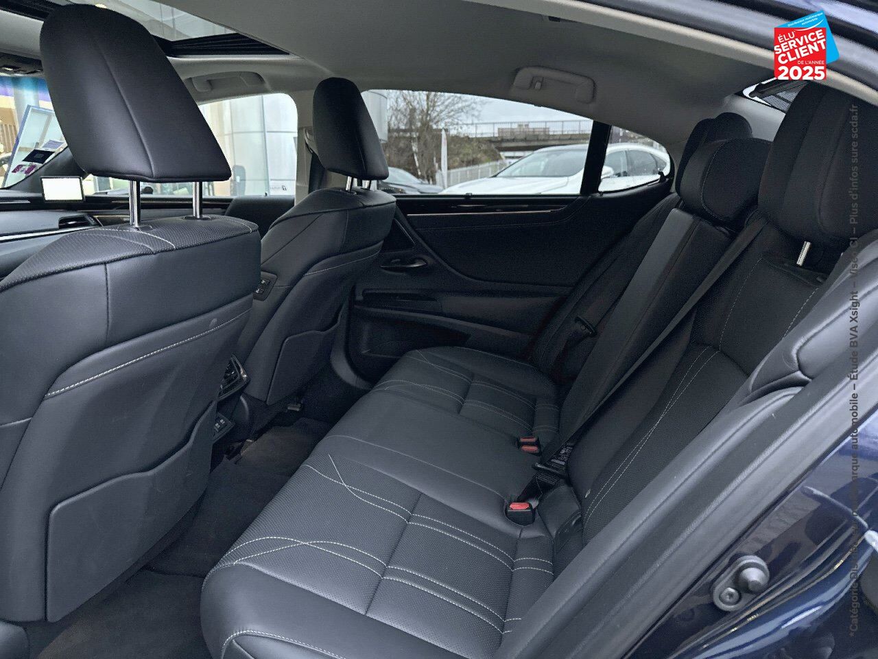 Véhicule d'occasion LEXUS ES 300H EXECUTIVE MY21 SIEGCHAUF/VENTIL/CUIR VOLANT CHAUF GPS HUD chez BMW Pontarlier