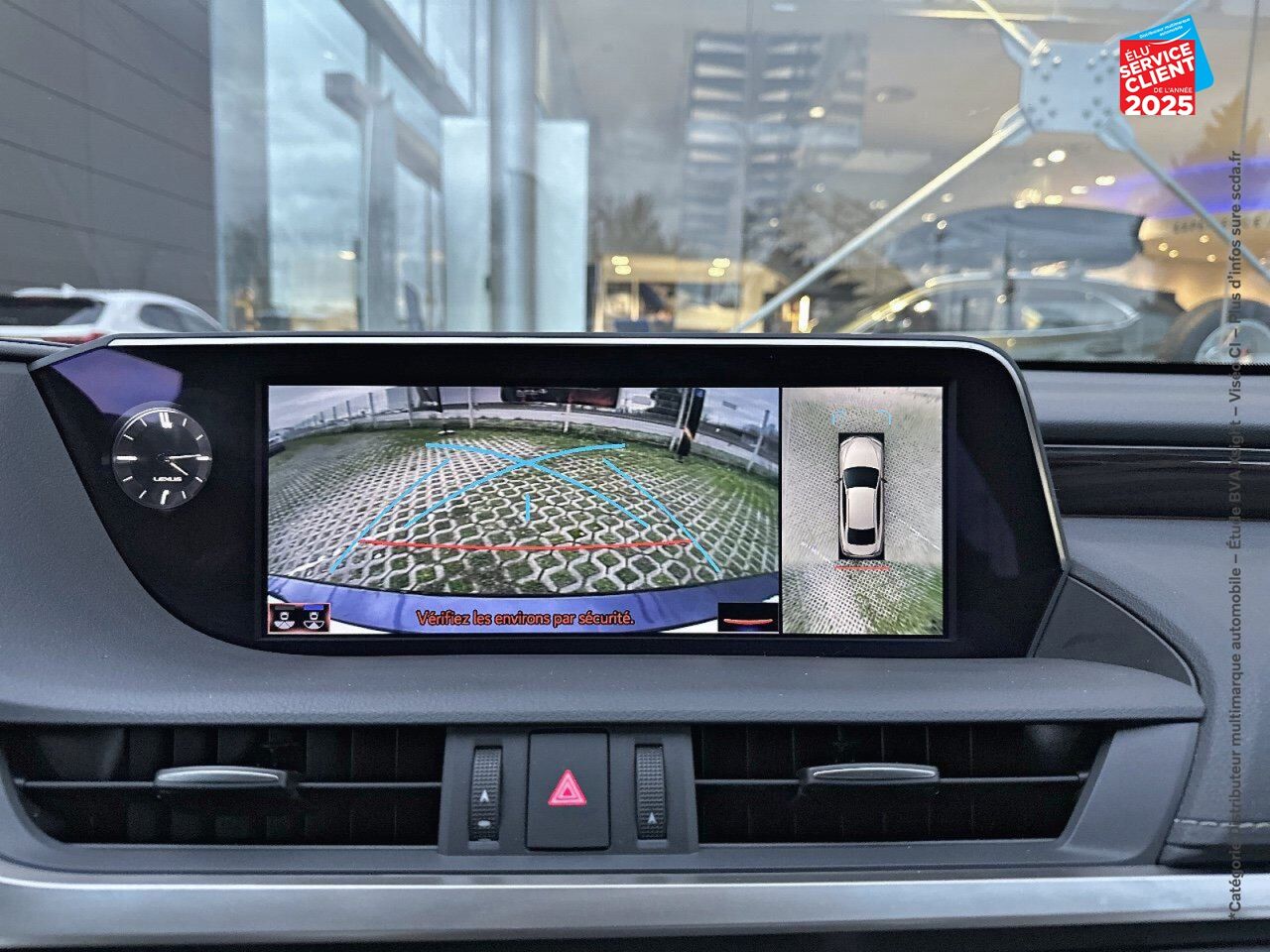 Véhicule d'occasion LEXUS ES 300H EXECUTIVE MY21 SIEGCHAUF/VENTIL/CUIR VOLANT CHAUF GPS HUD chez BMW Pontarlier