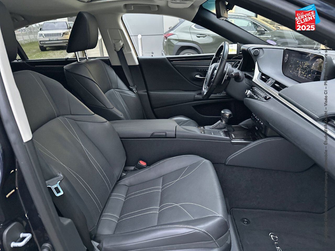 Véhicule d'occasion LEXUS ES 300H EXECUTIVE MY21 SIEGCHAUF/VENTIL/CUIR VOLANT CHAUF GPS HUD chez BMW Pontarlier