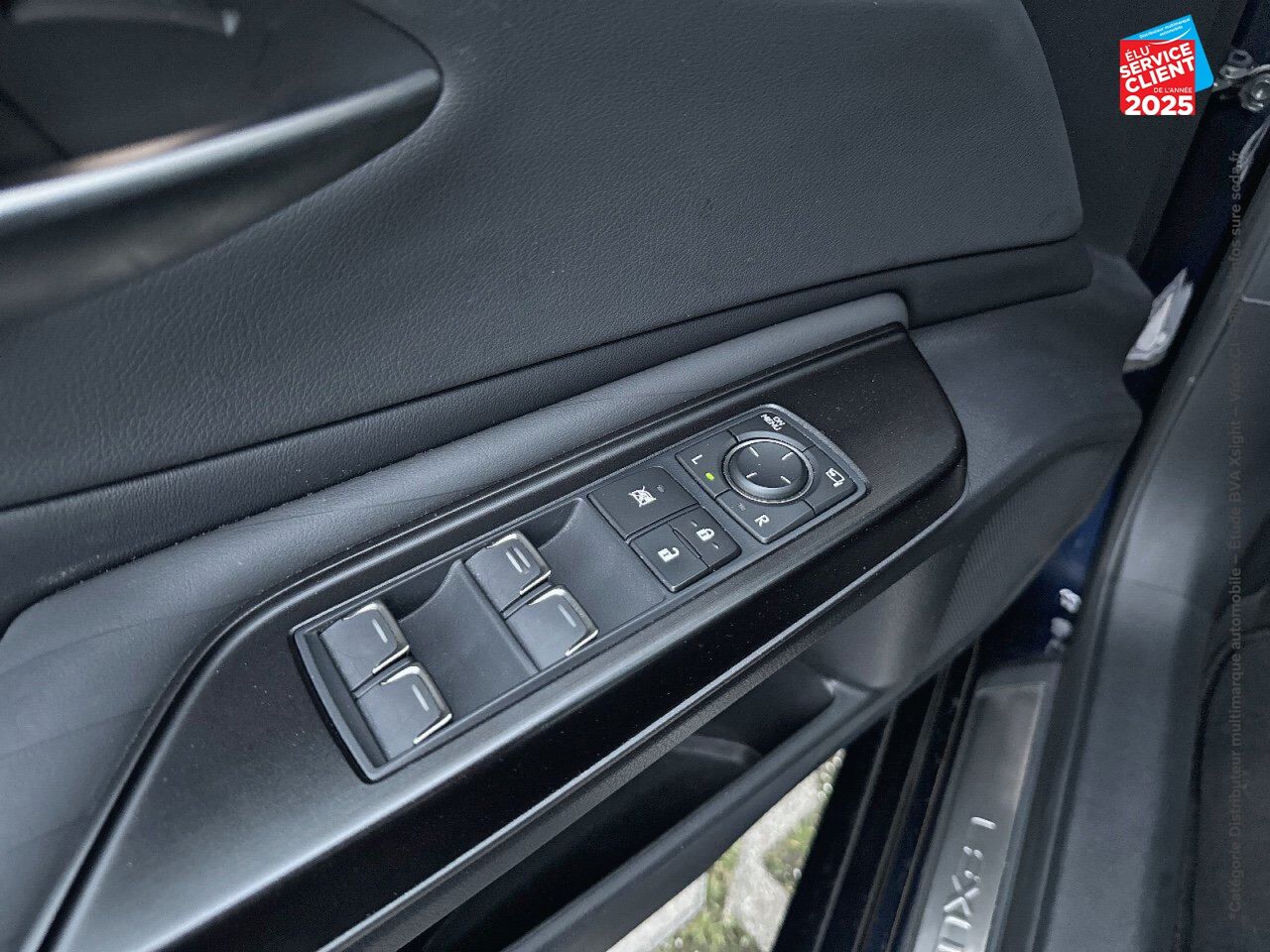 Véhicule d'occasion LEXUS ES 300H EXECUTIVE MY21 SIEGCHAUF/VENTIL/CUIR VOLANT CHAUF GPS HUD chez BMW Pontarlier