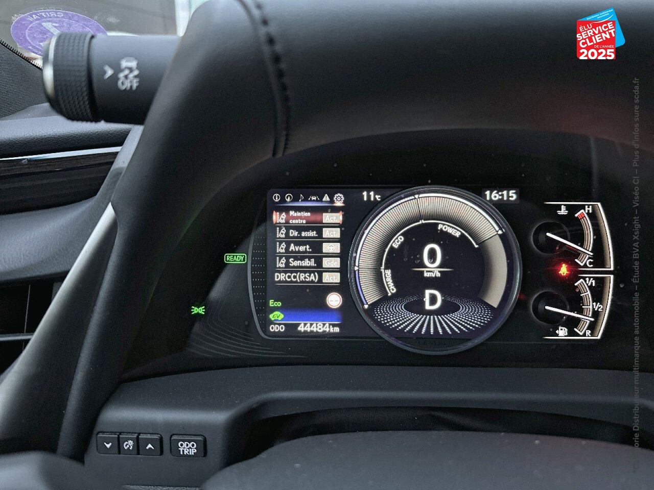 Véhicule d'occasion LEXUS ES 300H EXECUTIVE MY21 SIEGCHAUF/VENTIL/CUIR VOLANT CHAUF GPS HUD chez BMW Pontarlier
