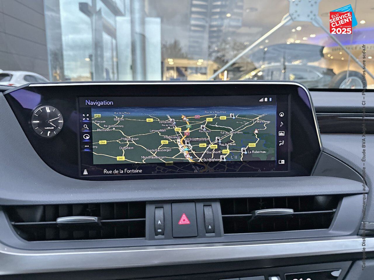 Véhicule d'occasion LEXUS ES 300H EXECUTIVE MY21 SIEGCHAUF/VENTIL/CUIR VOLANT CHAUF GPS HUD chez BMW Pontarlier