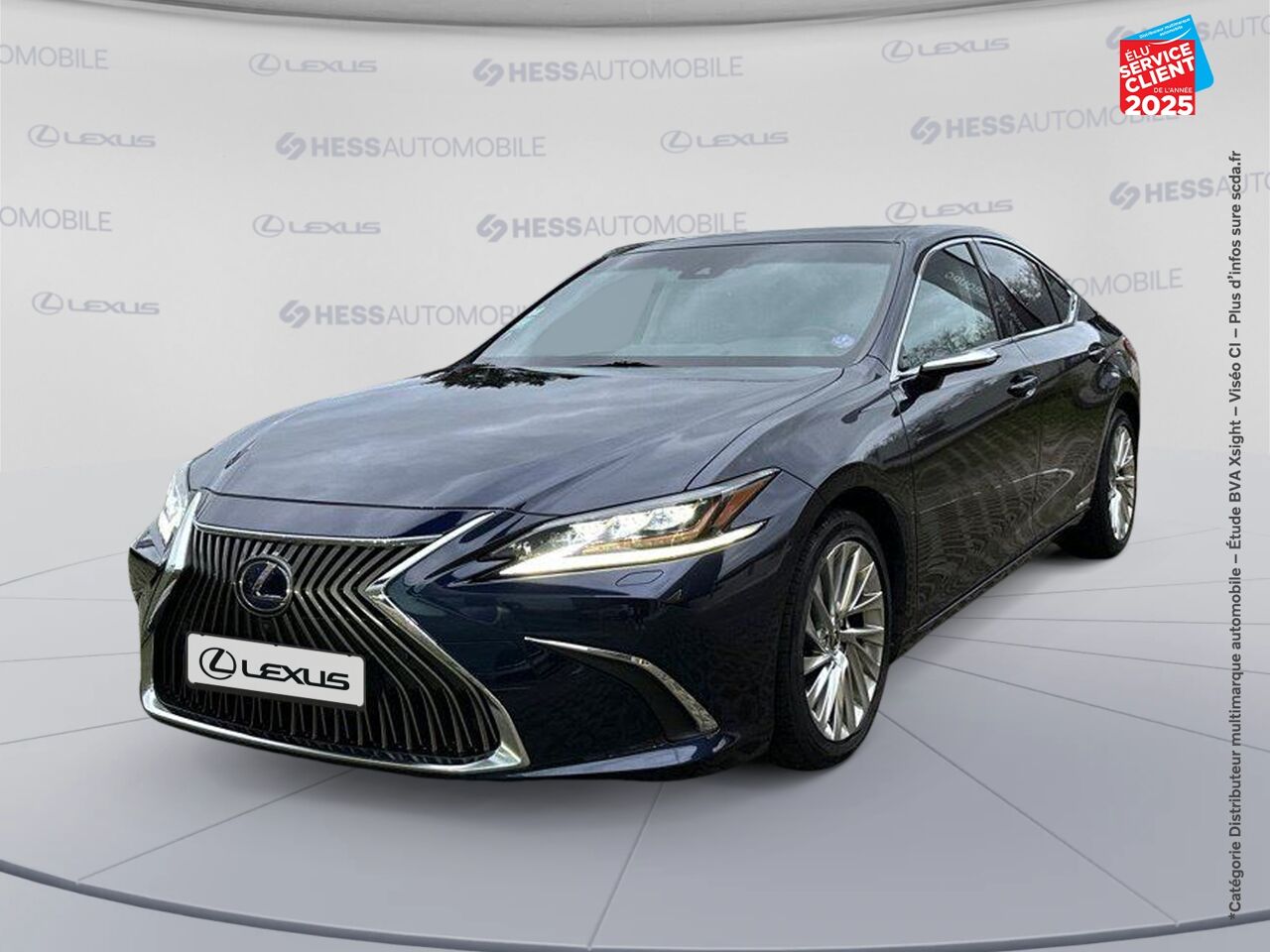 Véhicule d'occasion LEXUS ES 300H EXECUTIVE MY21 SIEGCHAUF/VENTIL/CUIR VOLANT CHAUF GPS HUD chez BMW Pontarlier