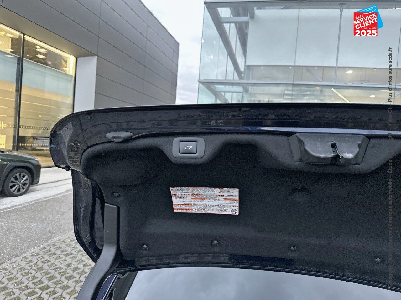 Véhicule d'occasion LEXUS ES 300H EXECUTIVE MY21 SIEGCHAUF/VENTIL/CUIR VOLANT CHAUF GPS HUD chez BMW Pontarlier