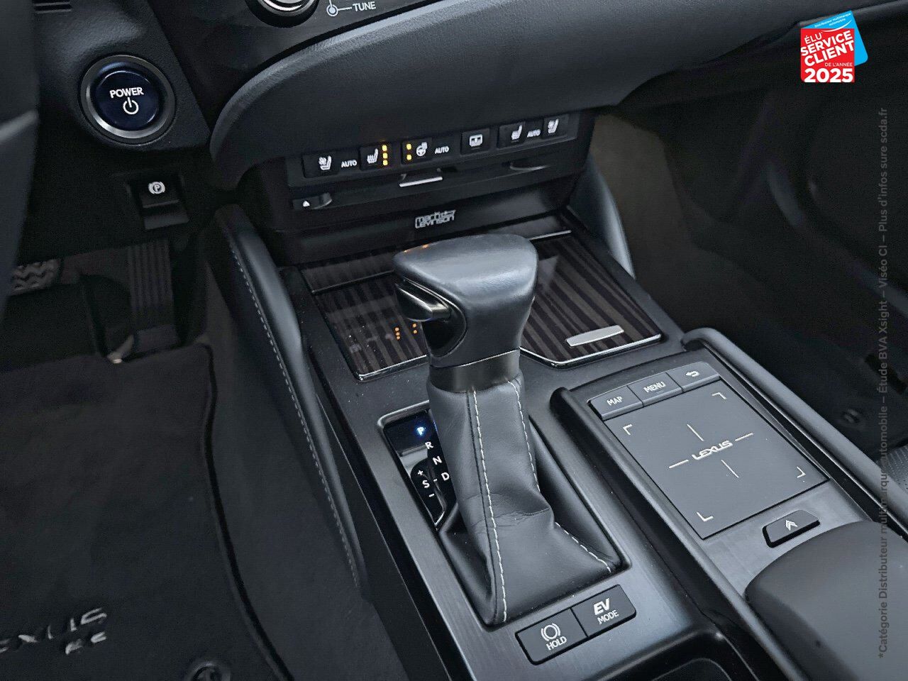 Véhicule d'occasion LEXUS ES 300H EXECUTIVE MY21 SIEGCHAUF/VENTIL/CUIR VOLANT CHAUF GPS HUD chez BMW Pontarlier