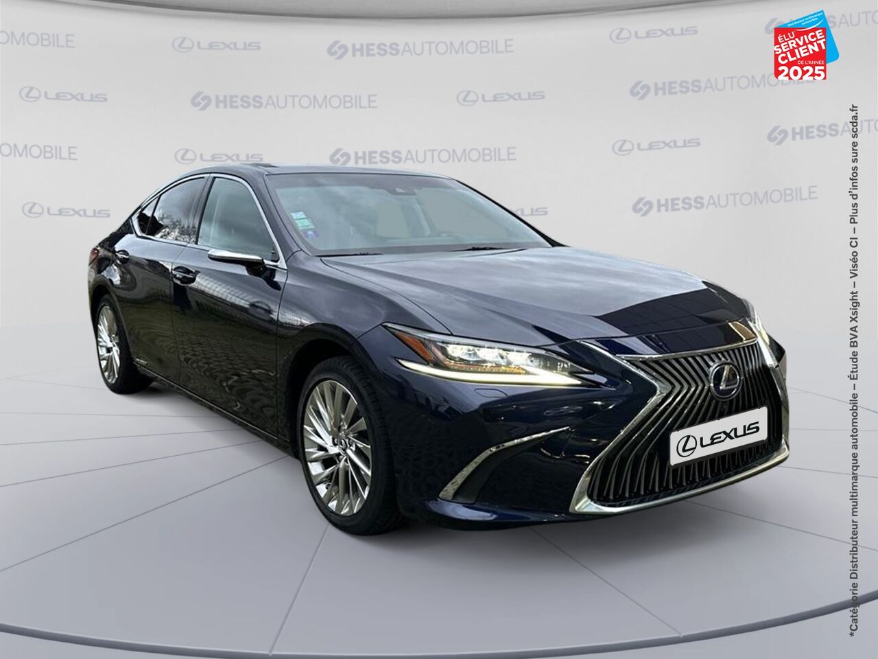Véhicule d'occasion LEXUS ES 300H EXECUTIVE MY21 SIEGCHAUF/VENTIL/CUIR VOLANT CHAUF GPS HUD chez BMW Pontarlier