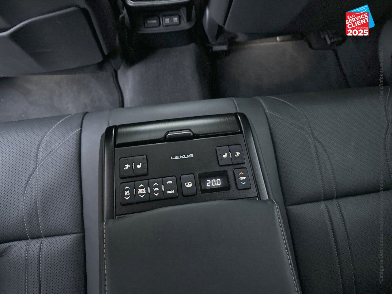 Véhicule d'occasion LEXUS ES 300H EXECUTIVE MY21 SIEGCHAUF/VENTIL/CUIR VOLANT CHAUF GPS HUD chez BMW Pontarlier