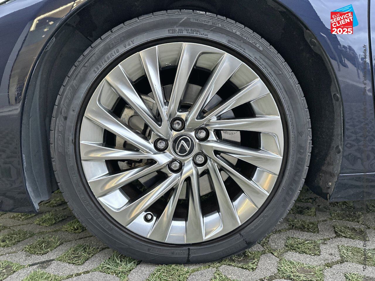 Véhicule d'occasion LEXUS ES 300H EXECUTIVE MY21 SIEGCHAUF/VENTIL/CUIR VOLANT CHAUF GPS HUD chez BMW Pontarlier