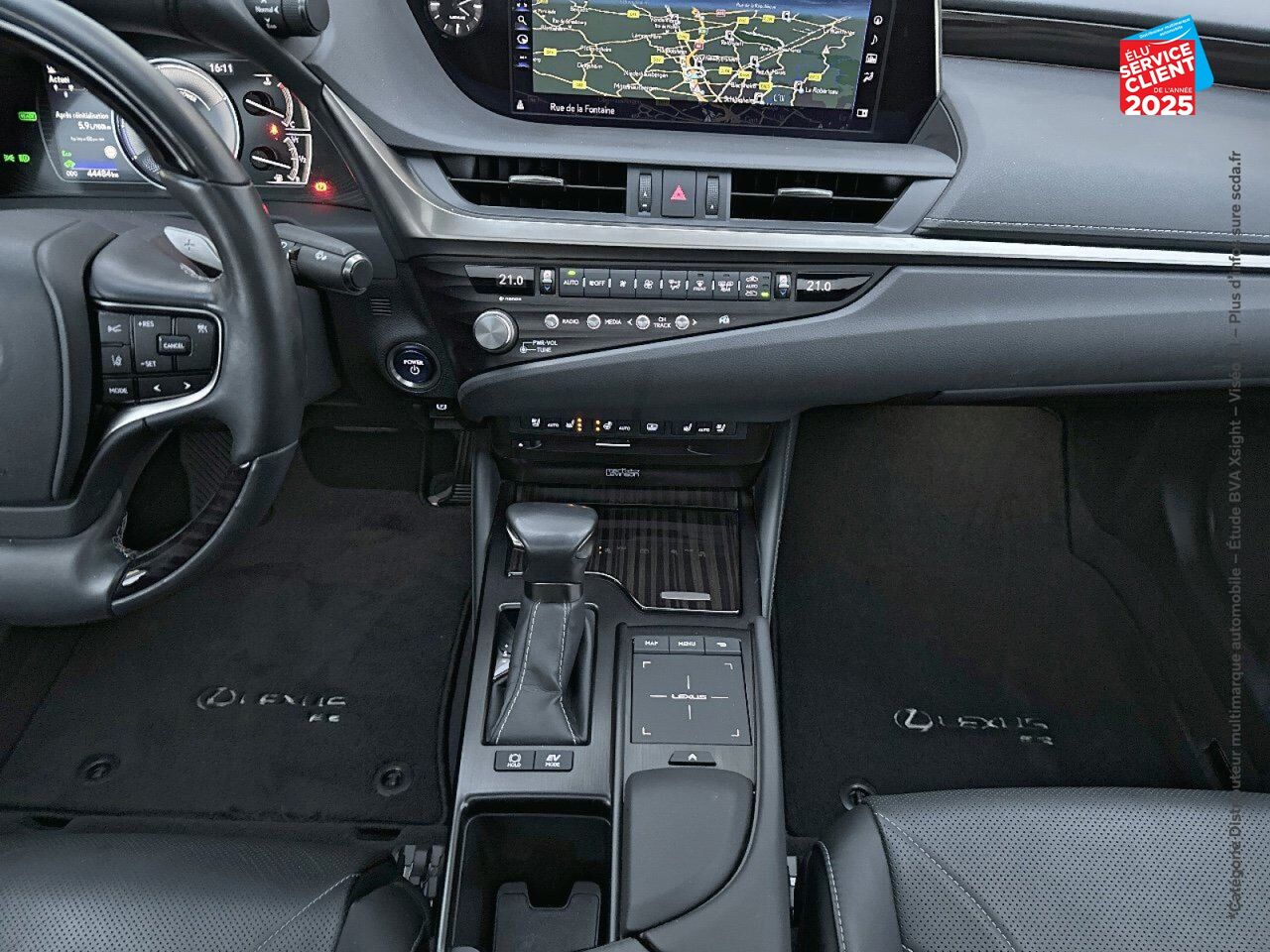 Véhicule d'occasion LEXUS ES 300H EXECUTIVE MY21 SIEGCHAUF/VENTIL/CUIR VOLANT CHAUF GPS HUD chez BMW Pontarlier