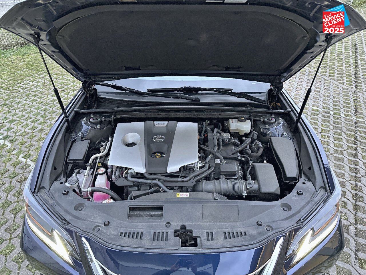 Véhicule d'occasion LEXUS ES 300H EXECUTIVE MY21 SIEGCHAUF/VENTIL/CUIR VOLANT CHAUF GPS HUD chez BMW Pontarlier