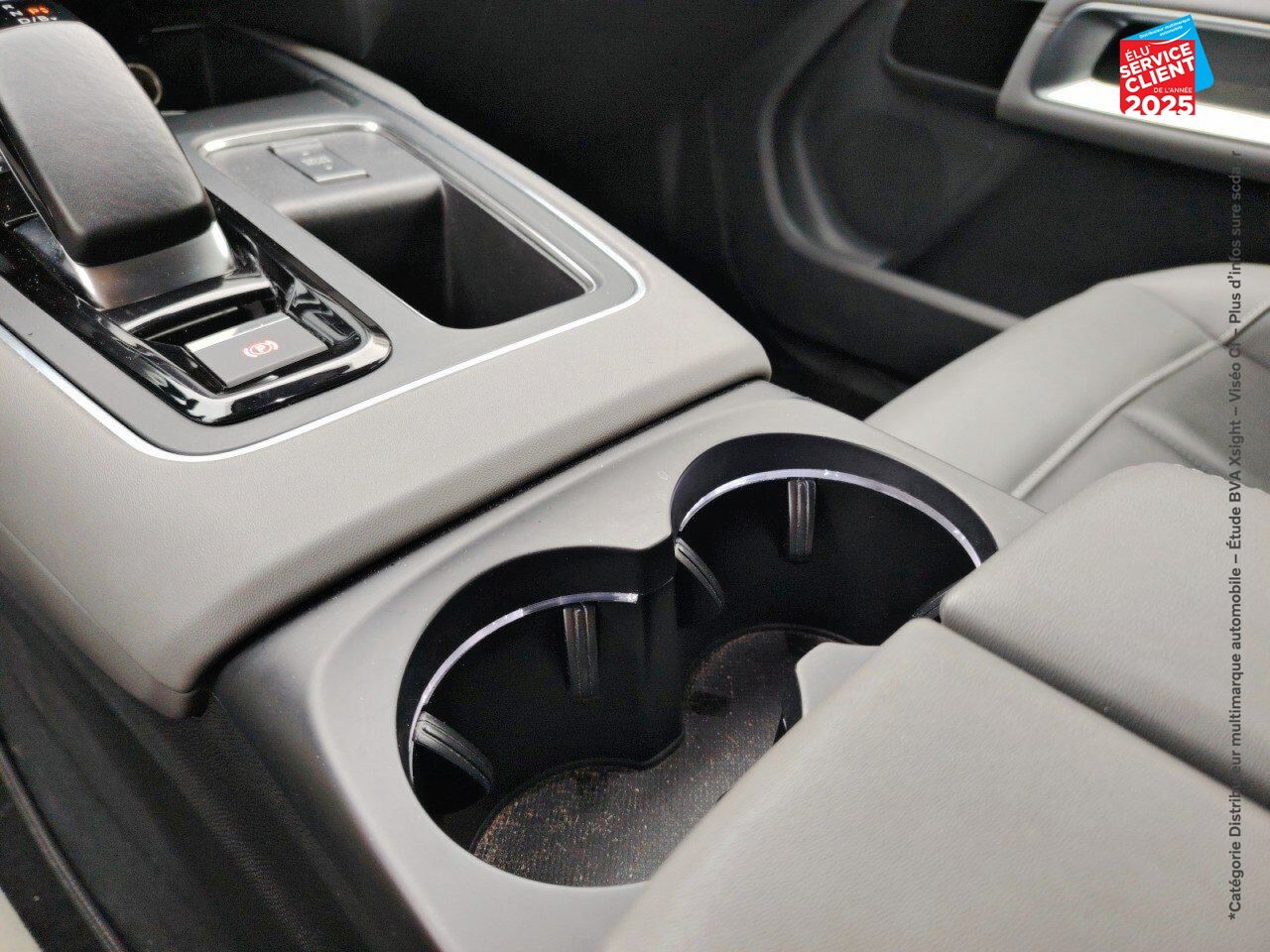 Véhicule d'occasion CITROEN C5 AIRCROSS HYBRID 225CH SHINE PACK E-EAT8 chez Renault Saint-Louis