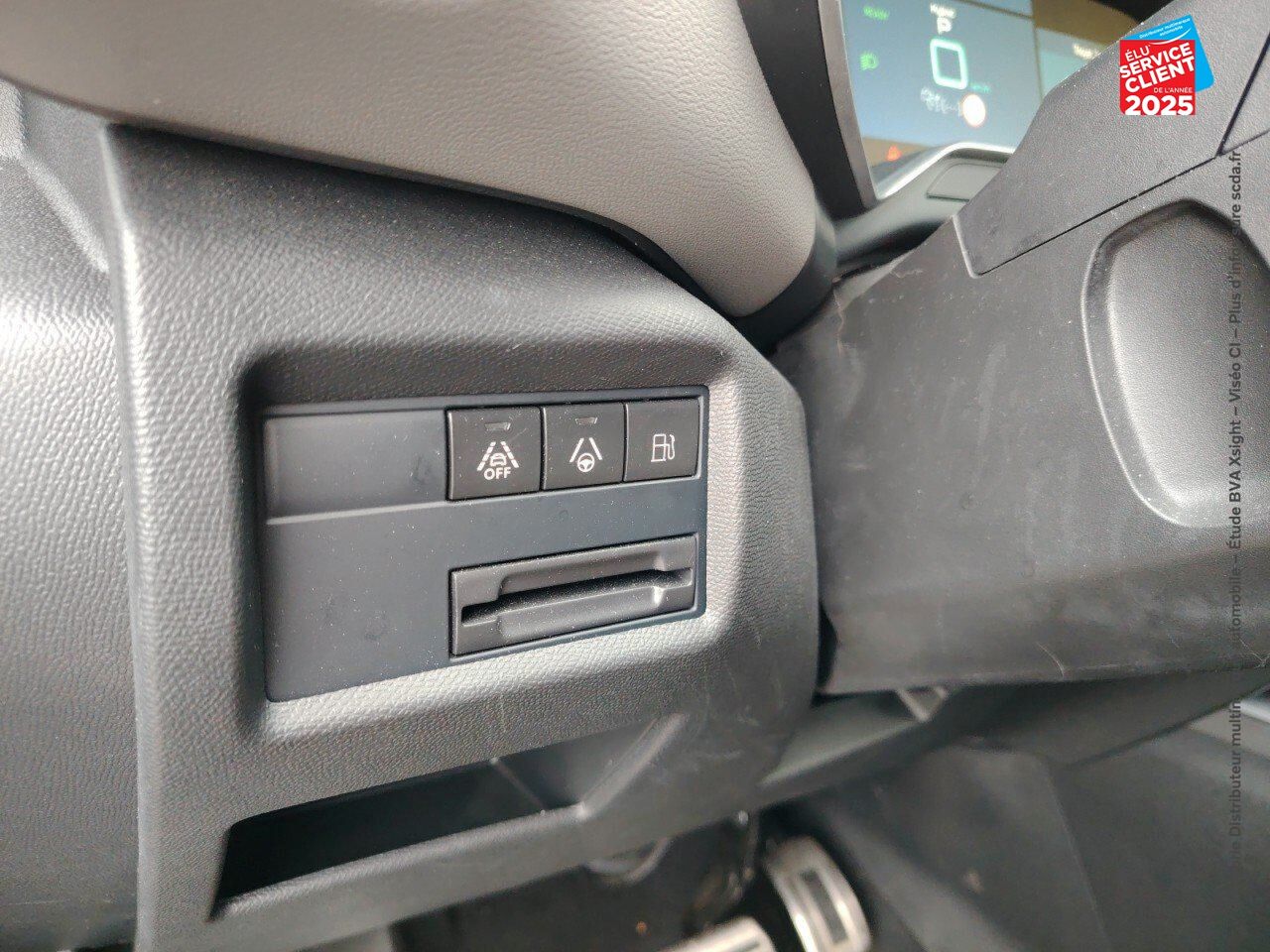 Véhicule d'occasion CITROEN C5 AIRCROSS HYBRID 225CH SHINE PACK E-EAT8 chez Renault Saint-Louis