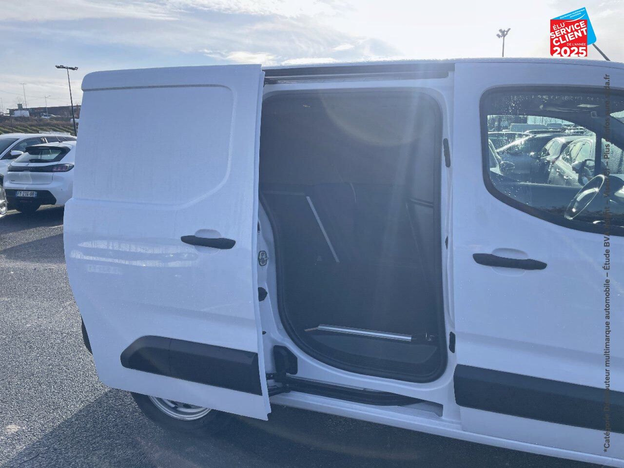 Véhicule d'occasion PEUGEOT PARTNER M 650KG BLUEHDI 100CH SS PACK ASPHALT CONNECT chez Renault Colmar