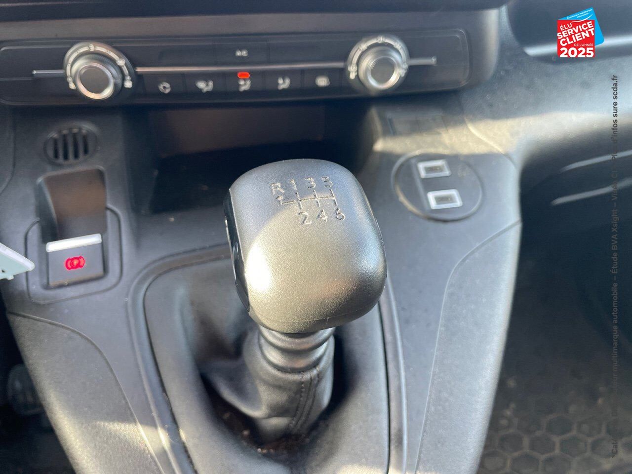 Véhicule d'occasion PEUGEOT PARTNER M 650KG BLUEHDI 100CH SS PACK ASPHALT CONNECT chez Renault Colmar