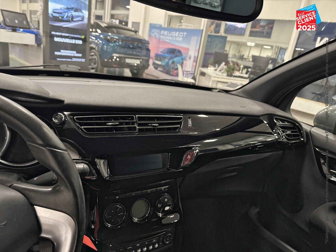 Véhicule d'occasion CITROEN DS3 PURETECH 110CH SO CHIC SS chez Toyota Saint Dizier