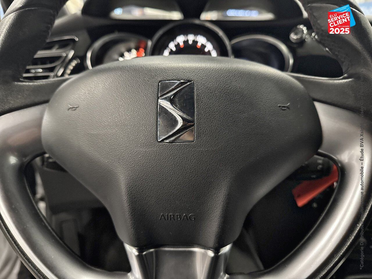 Véhicule d'occasion CITROEN DS3 PURETECH 110CH SO CHIC SS chez Toyota Saint Dizier