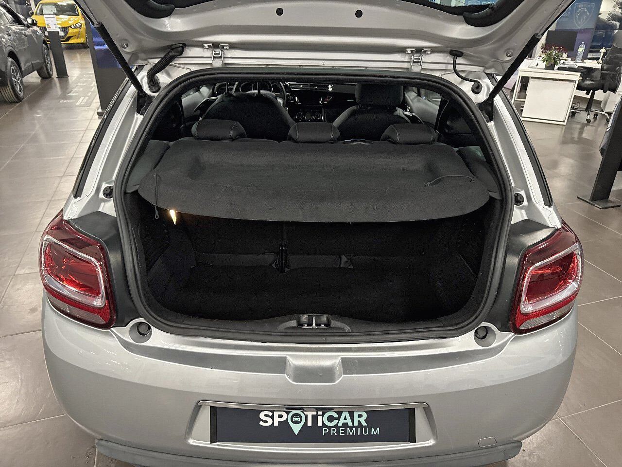 Véhicule d'occasion CITROEN DS3 PURETECH 110CH SO CHIC SS chez Toyota Saint Dizier