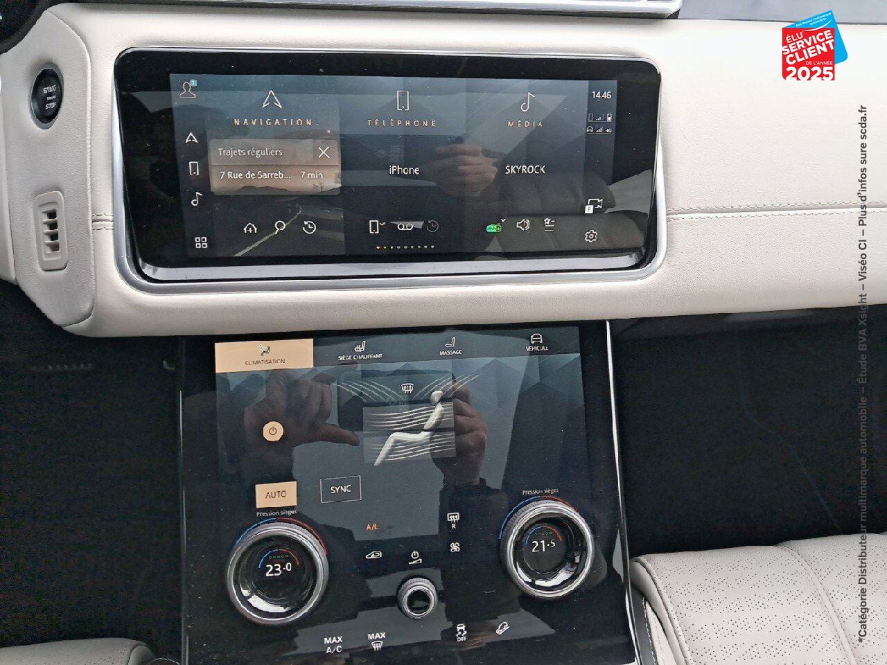 Véhicule d'occasion LAND-ROVER RANGE ROVER VELAR 2.0 P400E 404CH PHEV R-DYNAMIC HSE AWD BVA TPANO SIEGES CHAUF/CUIR GPS CAMERA M chez Renault Colmar