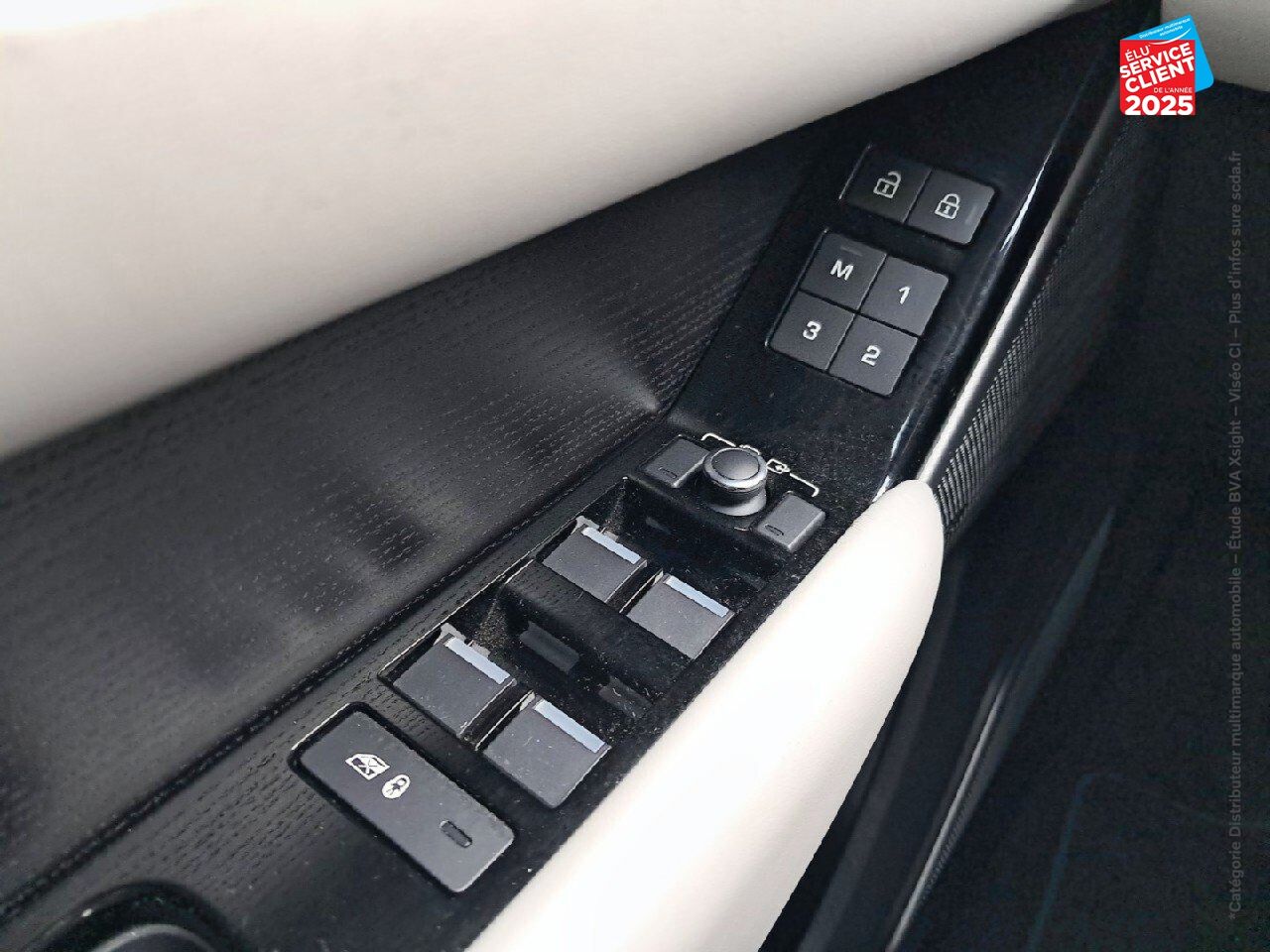 Véhicule d'occasion LAND-ROVER RANGE ROVER VELAR 2.0 P400E 404CH PHEV R-DYNAMIC HSE AWD BVA TPANO SIEGES CHAUF/CUIR GPS CAMERA M chez Renault Colmar