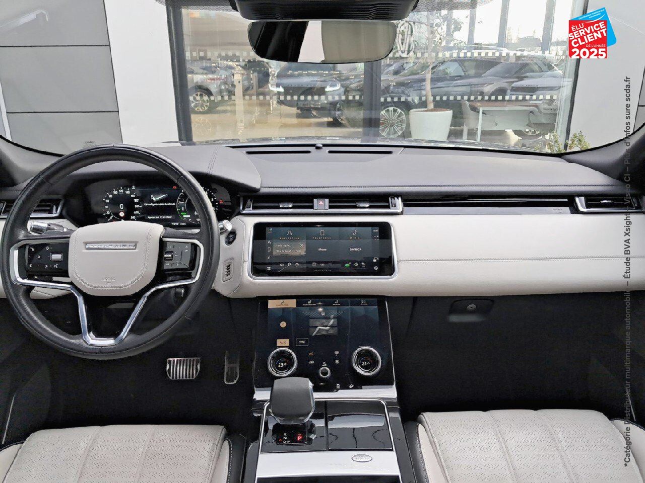 Véhicule d'occasion LAND-ROVER RANGE ROVER VELAR 2.0 P400E 404CH PHEV R-DYNAMIC HSE AWD BVA TPANO SIEGES CHAUF/CUIR GPS CAMERA M chez Renault Colmar